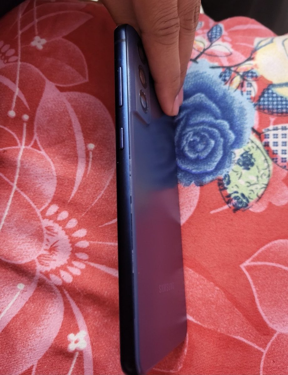 techyanurag's tweet photo. I have already shared my details via DM as requested, but the issue is still unresolved. The device has a green line display problem, and the service center denied repair citing incorrect reasons.
@SamsungIndia please look into this urgently. https://t.co/ftiXAJmNrt