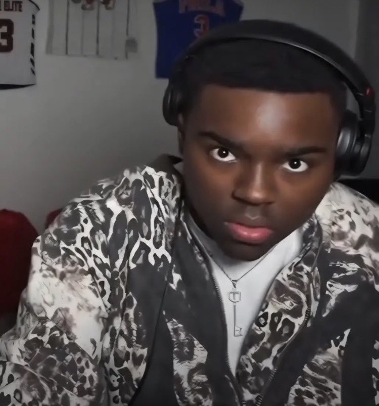 lynchisademonn(12-5) tweet media