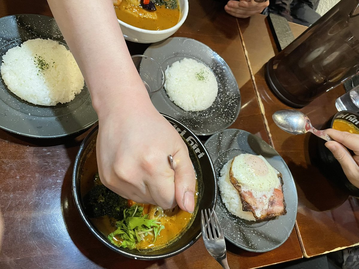 全話、ラジオでした。ありがとうございました！

ラジオ後みんなでご飯してきたよ。
北海道ならスープカレーっしょ！

僕のを食べようとしてる食いしん坊がいる！