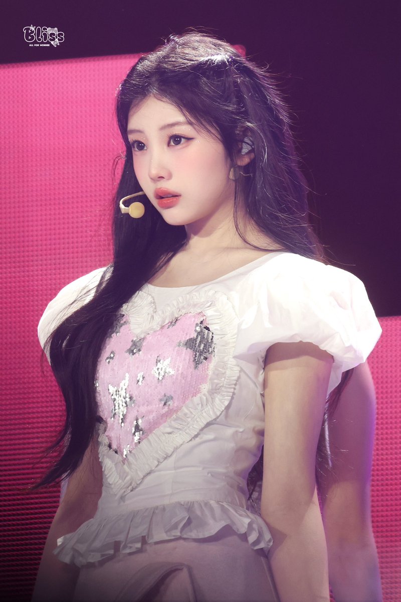 원희 레전드 천년돌짤 나온 듯…………………