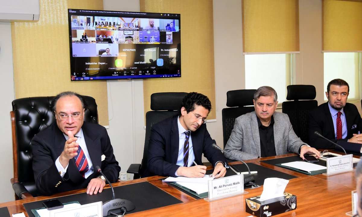 MettisGlobal's tweet image. Govt assures ample fuel stocks amid regional uncertainty

Read the full story at mettisglobal.news/Govt-assures-a…

For the latest updates, follow our WhatsApp Channel 👉whatsapp.com/channel/0029Va…

#Economy #Fuel #Uncertainty