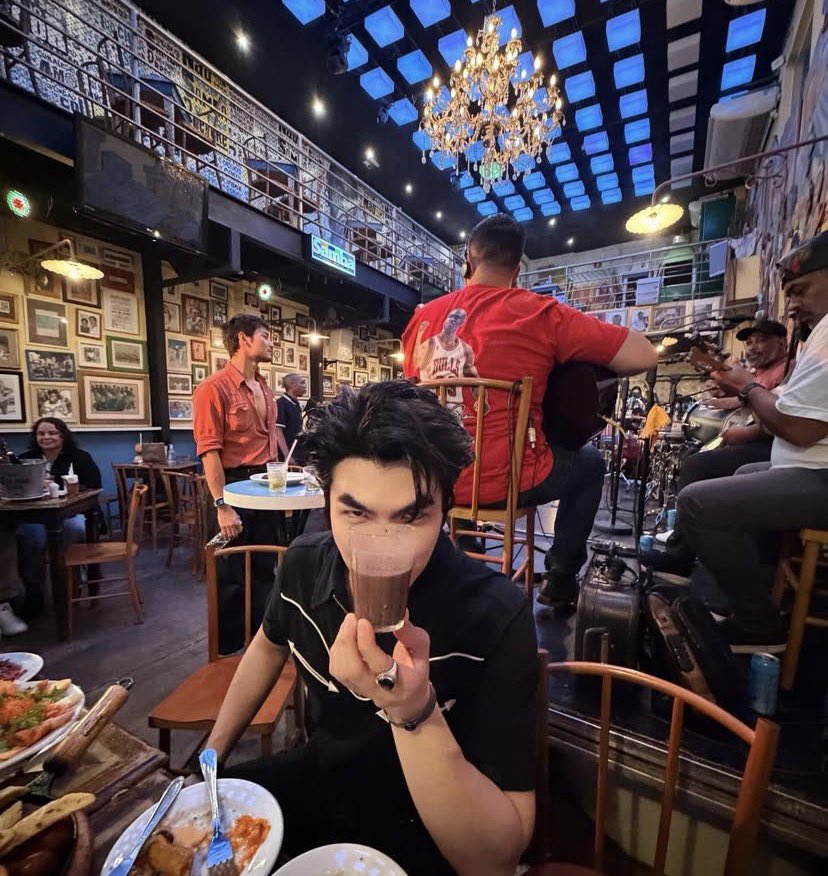 ถ้าชอบใครให้ลองแกล้ง ๆ ถ่ายติดเขาดู 🤔