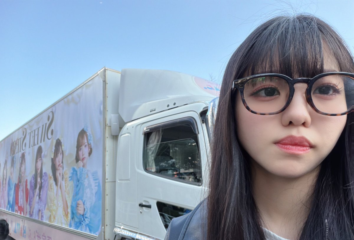 satohina1223's tweet photo. GKSSトラックを外で40分待ったのですが出会えなかったので
現場に向かおうと思います🚚 https://t.co/MoXeLYX6am