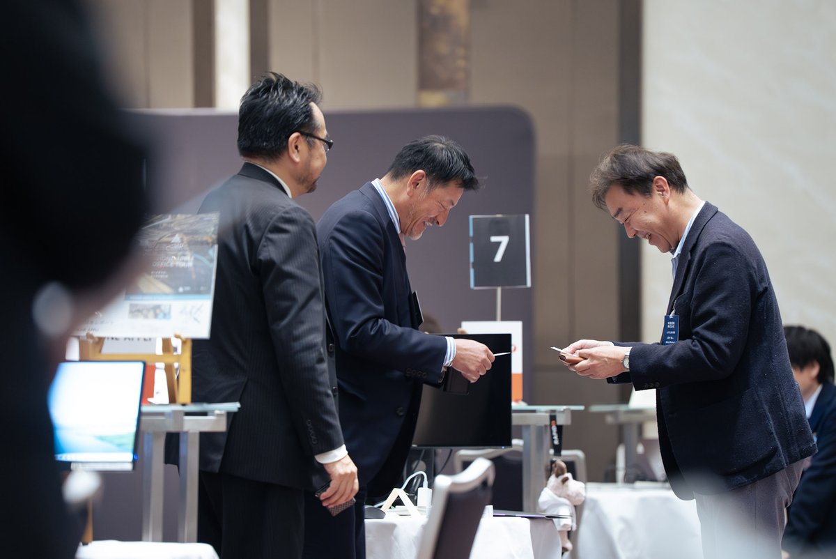 MEJapanSummits's tweet photo. 『CIO Japan Summit 2026 Osaka』
1 to 1 Meeting & ネットワーキングでは、参加者同士で活発に意見交換をされていました!
IT業界を牽引されている皆様にとって、新たな気づきや繋がりが生まれる場となれば幸いです☺
#CIOJapanSummit https://t.co/IuL01iwPNH