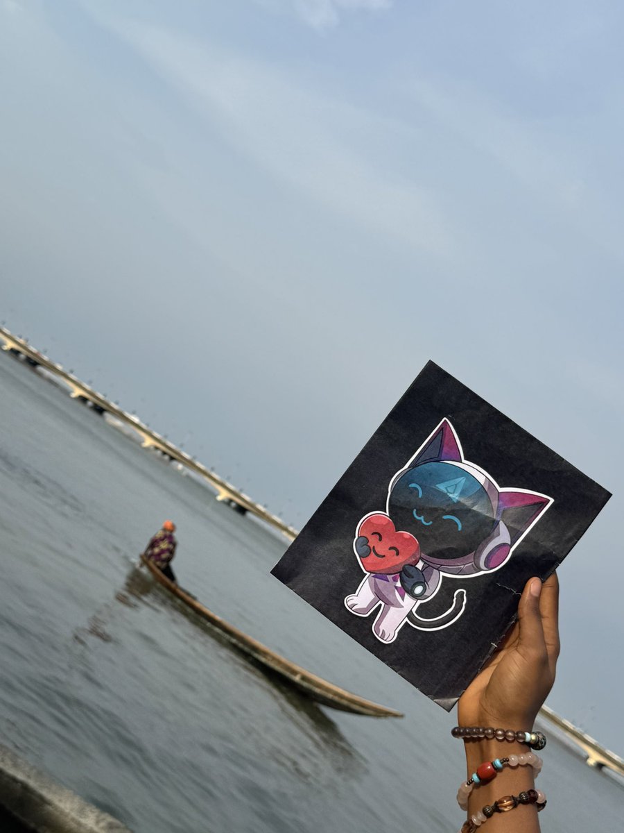 Lolyy_001's tweet image. I decided to take Mochi out for some fresh air 🌸
Surrounded by flowers and calm waters, getting ready for what’s next

Mochi is in Lagos for #TestnetBradbury 💜💜💜
@GenLayer #contest