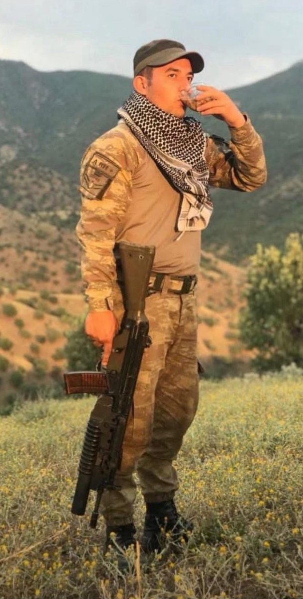 📌 UZMAN ÇAVUŞ İNTİHAR ETTİ 😢😢

Sivasta görev yapan Kahramanmaraş’lı
Uzman Çavuş ABDULLAH ŞAHİN,
Otomobilinin içinde beylik tabancasıyla intihar ederek aramızdan ayrılmış, 
Sevenlerini yasa boğmuştur..