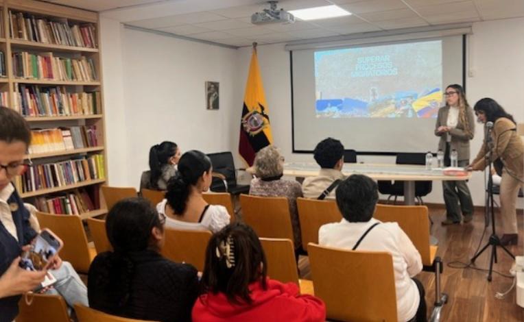 CECUbarcelona's tweet image. El viernes 13 de marzo realizamos el taller “Superar procesos migratorios para mujeres migrantes”, junto a CEPFAMI.
Un espacio dirigido a mujeres ecuatorianas para fortalecer sus experiencias migratorias.
Gracias por su participación y compromiso 💛🇪🇨
#MesDeLaMujer #MujerMigrante