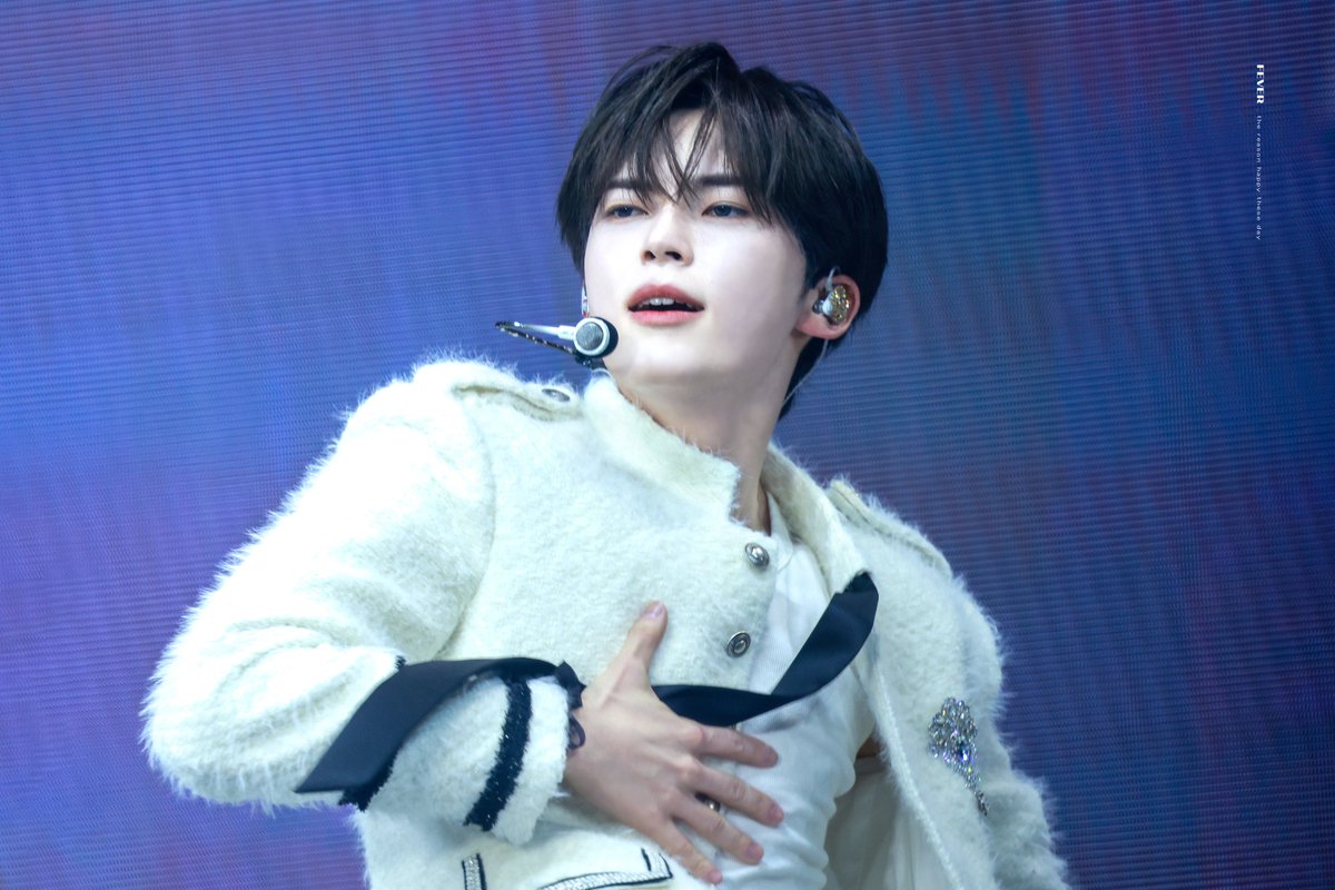 𝐅𝐄𝐕𝐄𝐑 tweet media