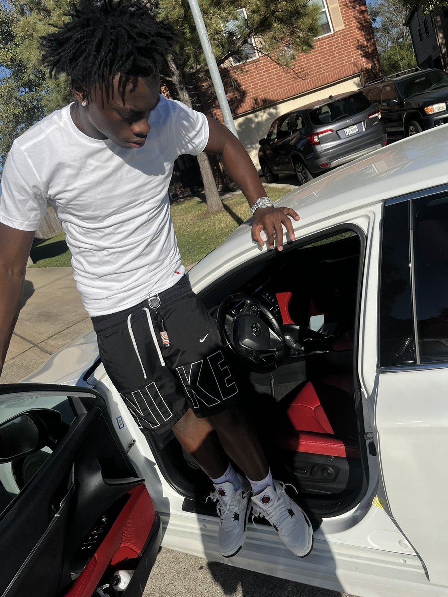 whyboogsodboy's tweet photo. This How I’m Coming All March #MarchMadness https://t.co/4X6EmIo0hl
