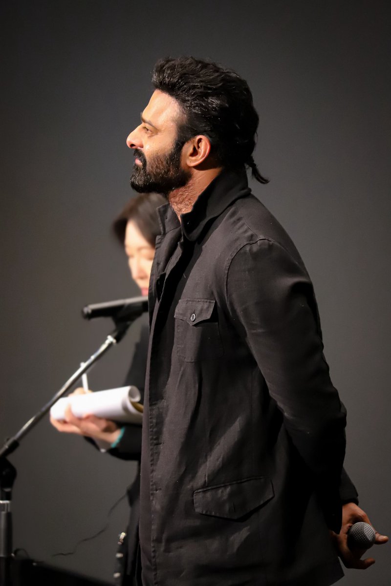 Vaishali695's tweet image. Goodmorning Darlings , lets start a day with
#Stylish look of #Prabhas . .🔥🔥❤️❤️🥰
Have a good day .

#HappyDay
#ShubhaDivas
#ShubhaDin 
#GoodDay