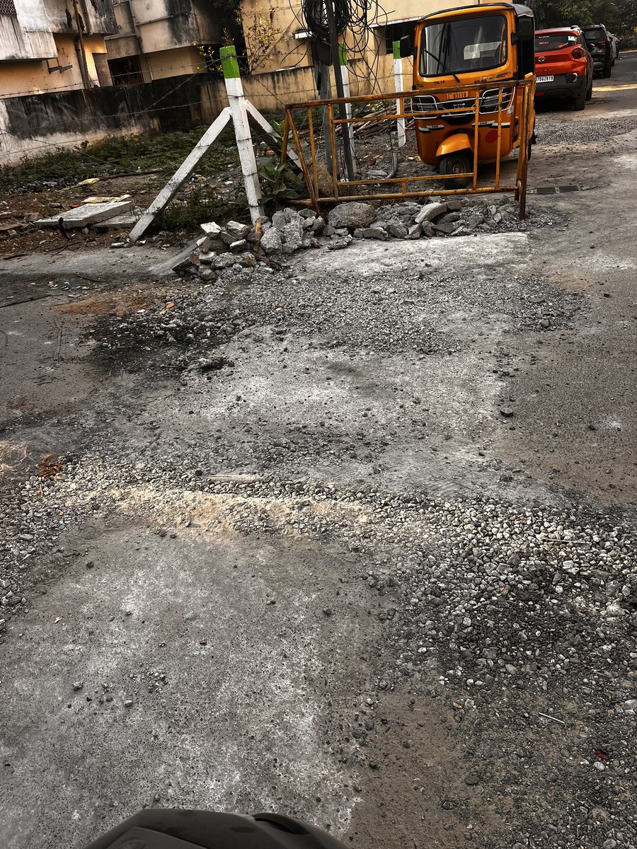 MAESTROMANI's tweet photo. @chennaicorp The road is badly damaged with broken cement slabs and loose gravel at Telephone Nagar, 14th Cross Street, Perungudi, Chennai. This is causing difficulty for vehicles and is dangerous for two-wheelers.

Kindly inspect and clear the stones at the earliest. https://t.co/kn8mADkEBj
