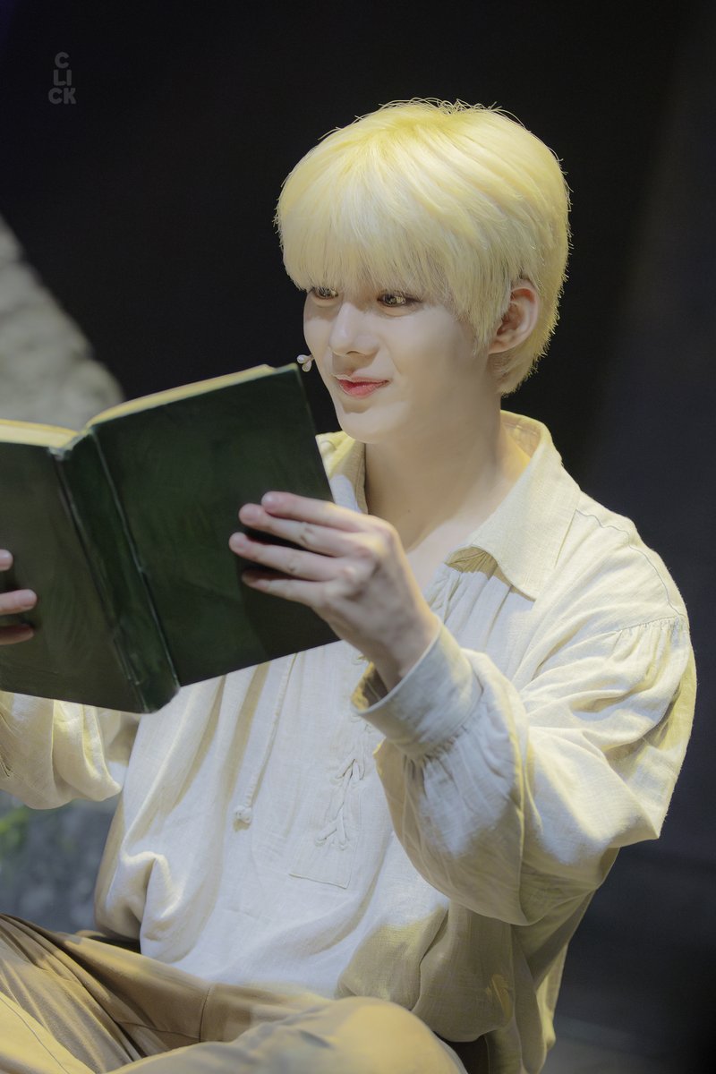 s_o_Click's tweet photo. 260306 20시
뮤지컬 나르치스와 골드문트 스페셜 커튼콜
'마리아 브론'
#박경호 골드문트

그곳에 나타난 금발의 아이 https://t.co/AL0yqXvvKR