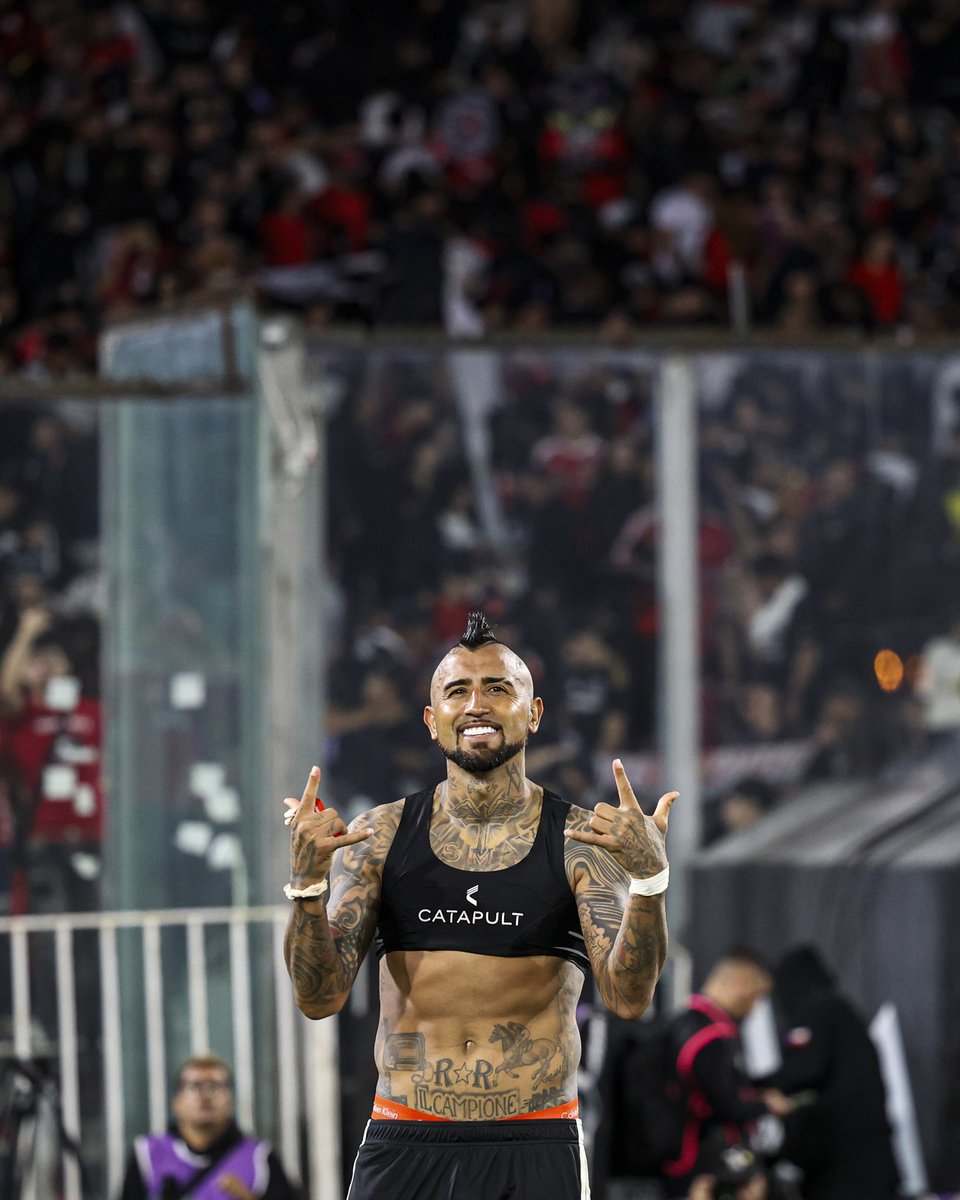 𝐒𝐮 𝐌𝐚𝐣𝐞𝐬𝐭𝐚𝐝 𝐞𝐥 𝐑𝐞𝐲 👑

Arturo Vidal y el amor por estos colores ⚪️⚫️