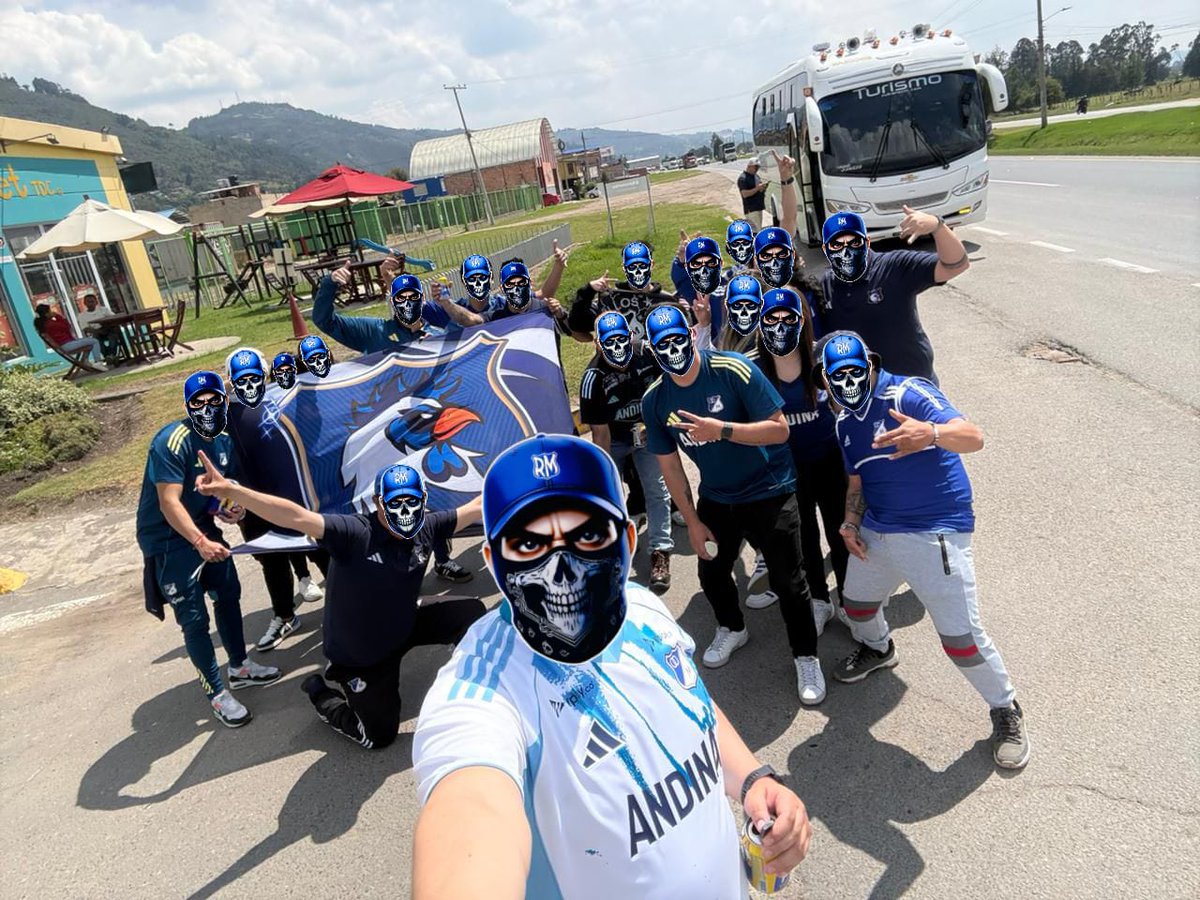 RevMillonaria's tweet photo. Viajar, alentar y estar… eso no se negocia. 💙
No se dio el resultado, pero la banda fiel y firme dijo presente en Tunja.
Que sean muchos más viajes juntos. 🚌⚽
Vamos todos juntos, vamos Millonarios.
Siempre te voy a alentar. 🔵⚪🍻 https://t.co/1tVoQXqTdN