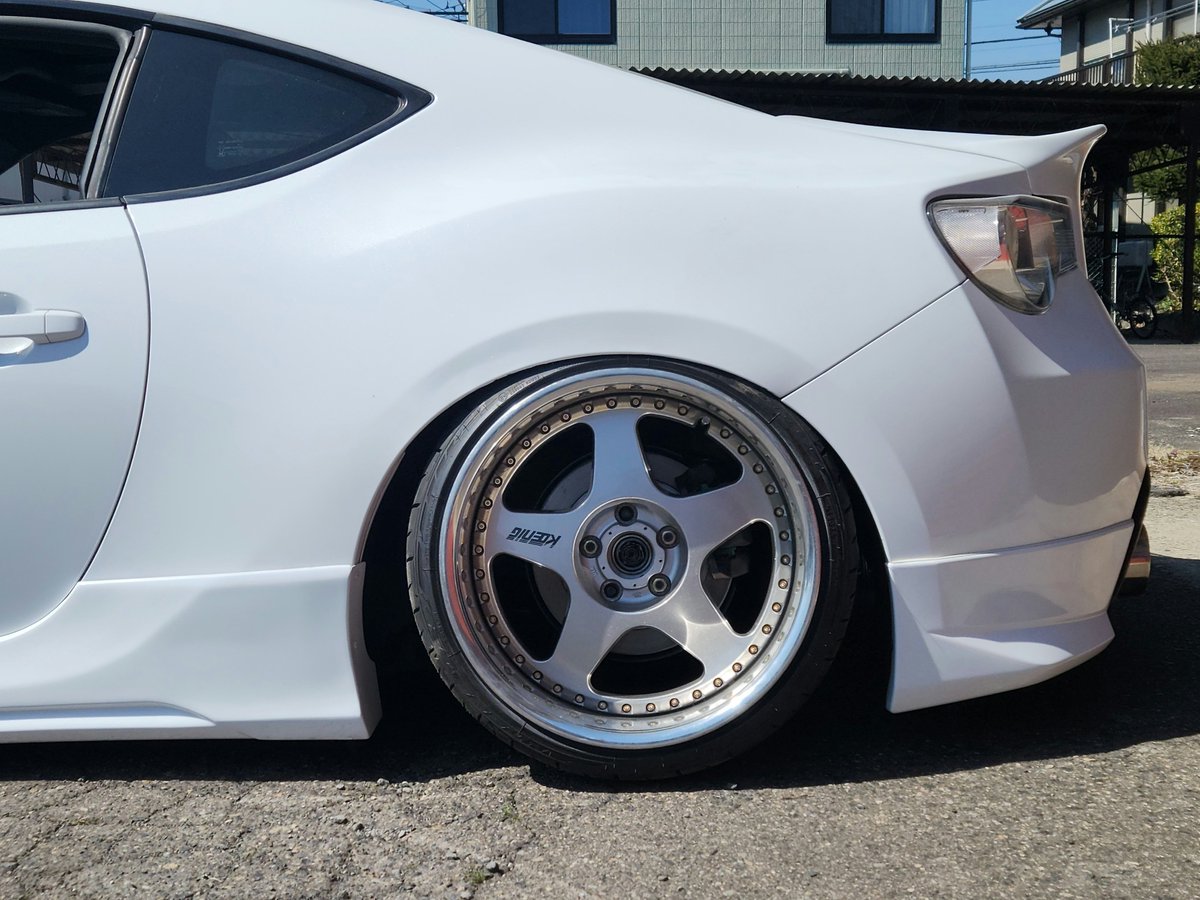 こばやん tweet media