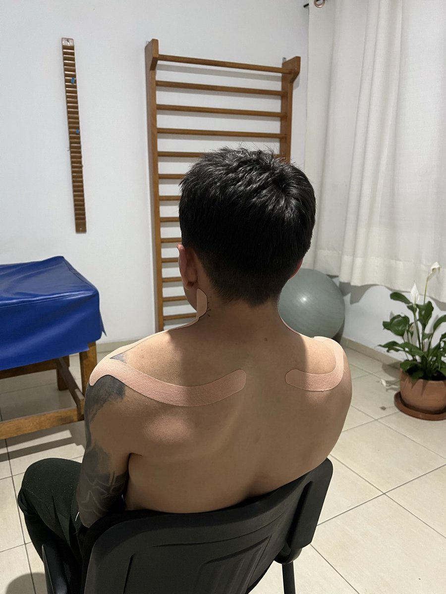 Fisioterapeuta Julio César González tweet media