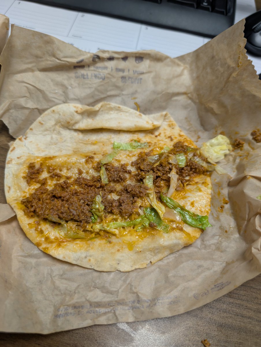 datasherpa's tweet photo. Apparently this is Extra Cheese, Extra Lettuce in @tacobell terms according to 103 Signal Hill Dr in #Statesville.  Just wanted some food after a medical call.  Order #911365 

#FirstReaponder https://t.co/Naz8Xz2aDZ