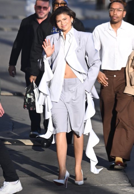 THIS IS NOT A DRILL! Zendaya has arrived to Jimmy Kimmel to talk lots of things including The Drama