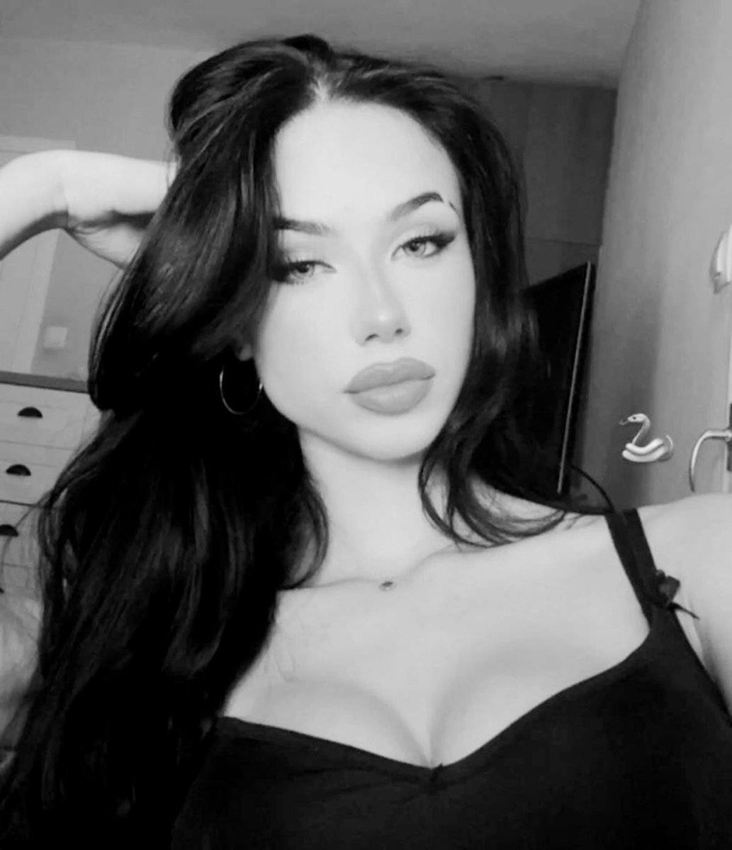 𝑶𝒍𝒊𝒗𝒊𝒂 🫐 tweet media