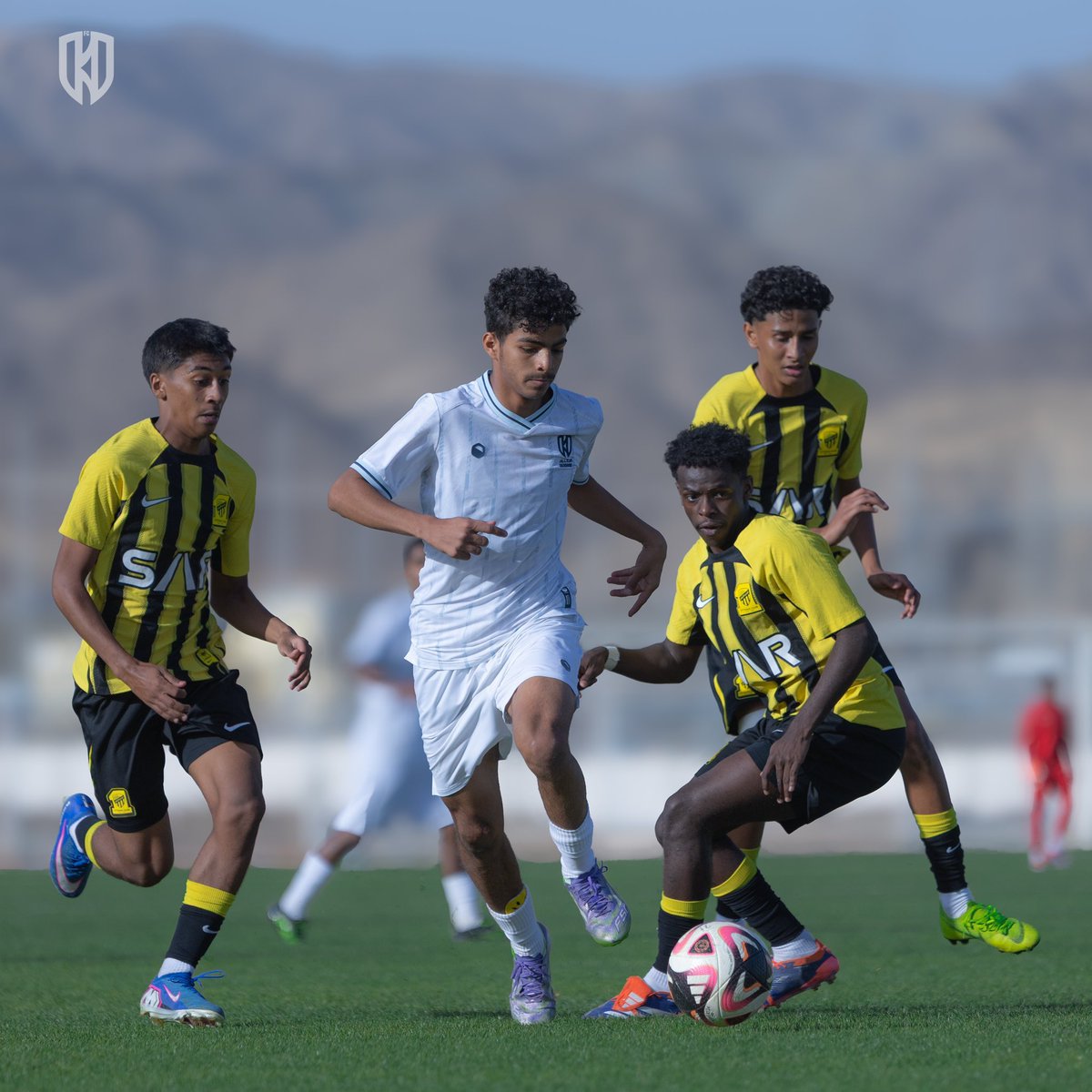 لا  غرابة    ان  ترى   أشبال   الاخدود  يتم  استدعاءهم  للمنتخب   لما  يحظون  به  من  عمل   وتطوير   من  قبل  الاداره   الذهبيه  والجهاز  الفني  وسيف  نجم  موهوب  وسيكون   نجم   الاخدود   القادم   بأذن  الله  في  كل  مرحله   قادمه