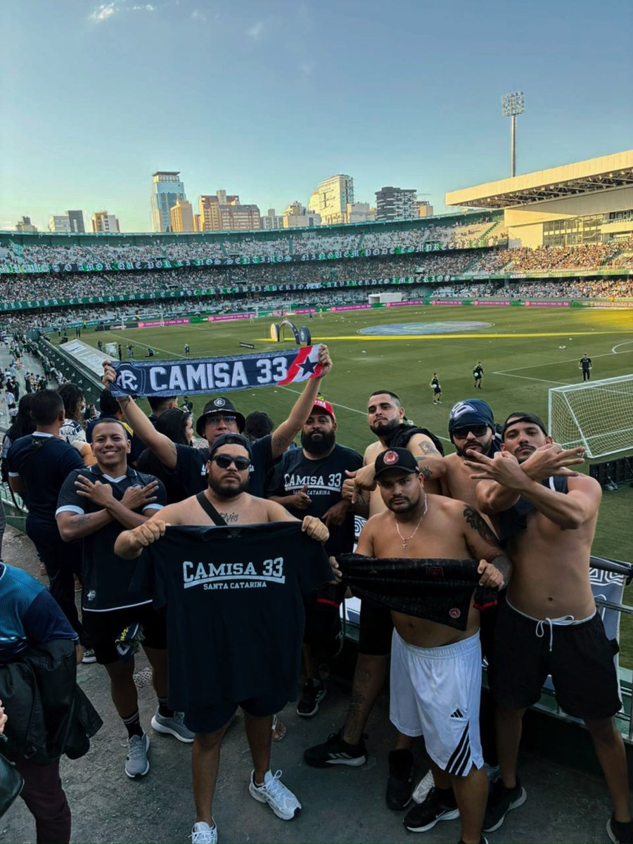 CAMISA33's tweet photo. • REPRESENTATIVIDADE E AGRADECIMENTO •
A Camisa 33 esteve PTE em mais um jogo apoiando o Clube do Remo, aproveitamos para agradecer também aos irmãos da Popular Curitiba por todo apoio, logística e representatividade no jogo de ontem em Curitiba.
#BarraDoRemo #Camisa33 https://t.co/qxvZ6Hjh0y