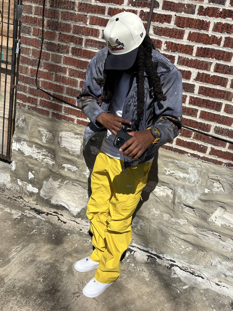 DaddyPutDown's tweet photo. Keep minding my business 
Holding my weight &amp; running my cash up. https://t.co/iZ9yaSSgYQ