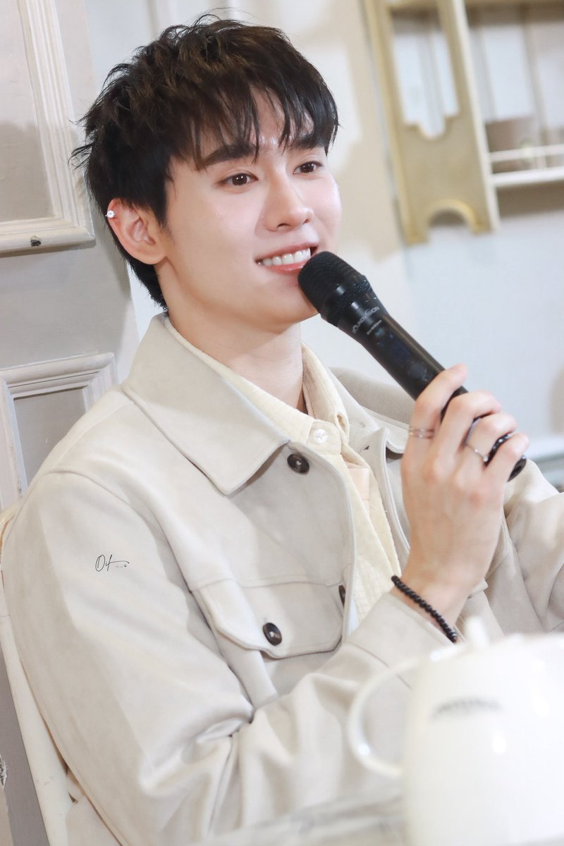 ดับอารมณ์ด้วยรอยยิ้มนี้ 😁😉

#kasibook <a href="/kasibook/">กษิบ๊อง (ปลูกผลเขือเทศ)</a> 
𓏔 𓈒 #OilATPic