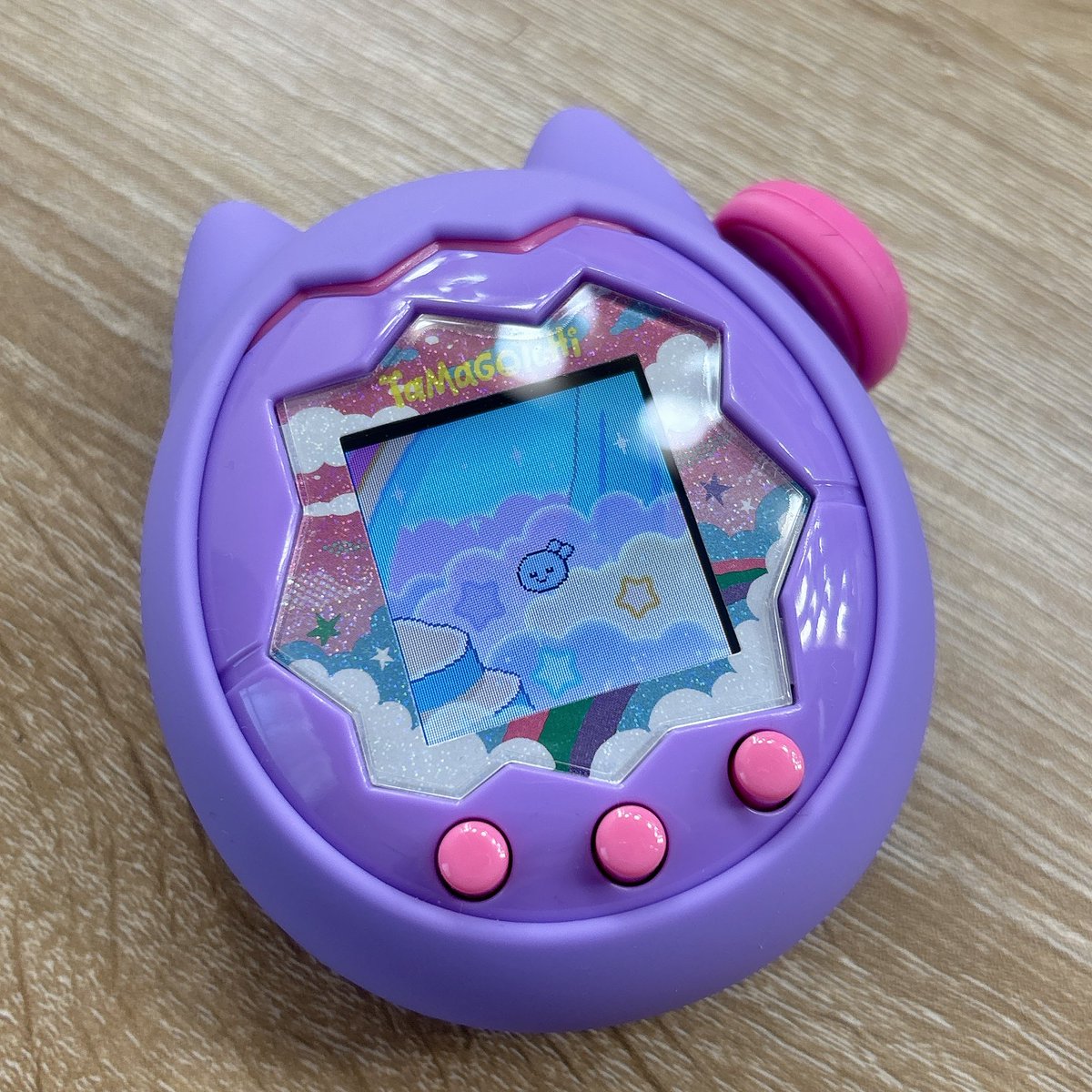 ichicoooon's tweet photo. ぽこポケ以外に最近はじめたこと🫶
本体もケースもちょなことお揃いでーす\( Ö )/
あの頃から時が止まってたので、今のたまごっちこんなすごい？！こんなかわいいの？！って毎日驚かされる！ https://t.co/r9y6NOEryt
