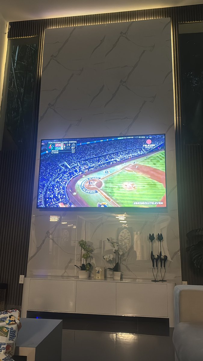 fmoros's tweet photo. Vamos Venezuela!!! #BEISBOLXTELEVEN https://t.co/cKmsmspV9S