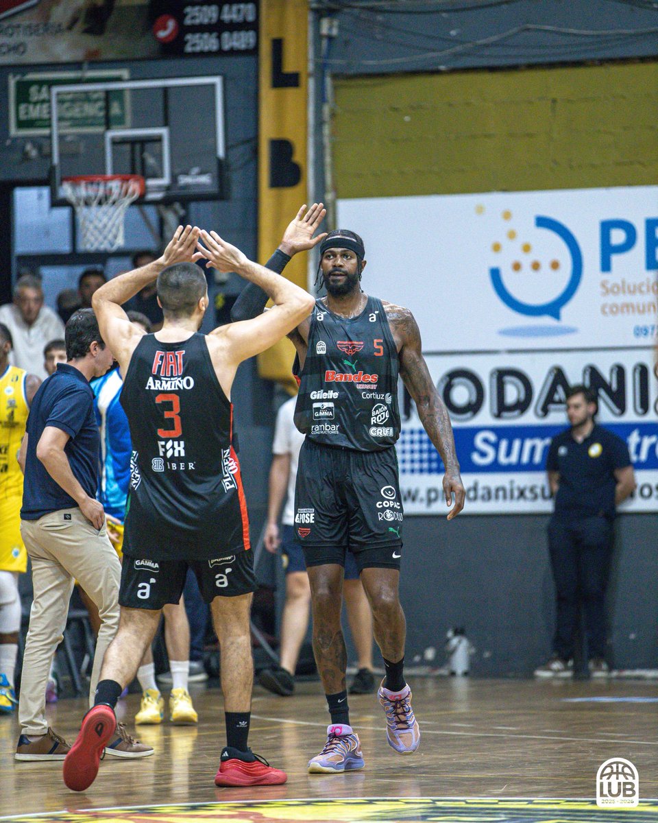 CortinaDirecta's tweet image. #LUB | Hebraica 𝟕𝟕-𝟗𝟕 Aguada

Bajó a un rival directo el aguatero y sigue invicto en la liguilla, peleando por ser el #2. Pese a no brillar colectivamente, los salvaron las individualidades. #Sims (23) y #Clark (21) las figuras. Enorme 4C de @luisalfredos1, no pudieron con él