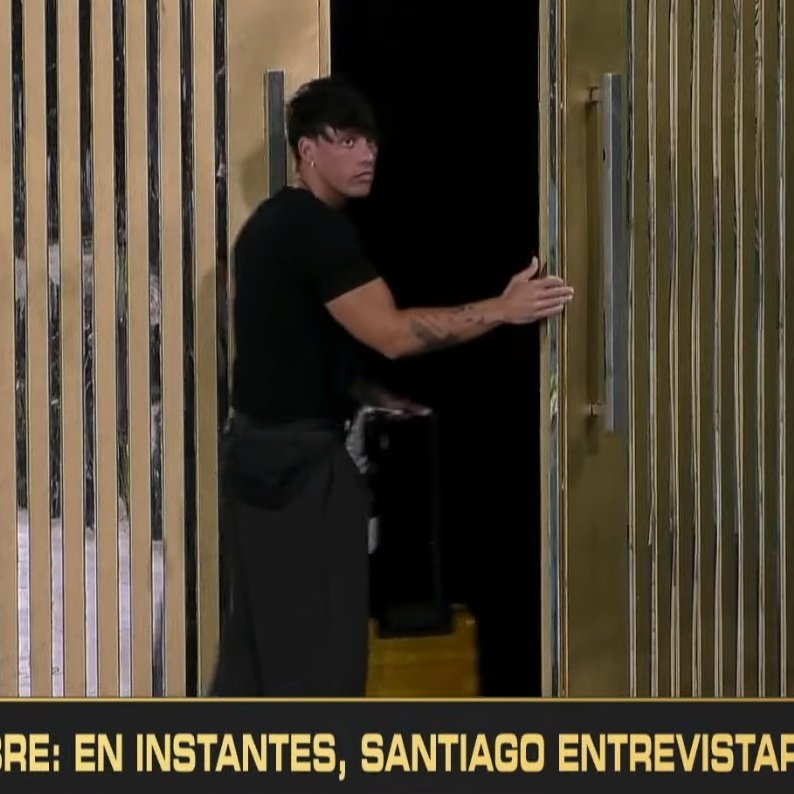 scorpioswift's tweet photo. - una planta yéndose 
- una planta llorando 
- sol festejando 
- cinzia haciendo la espontánea mientras todos lloran

mujeres jugadoras, merecen llegar a la final
#GranHermano https://t.co/O3QBVi59gS
