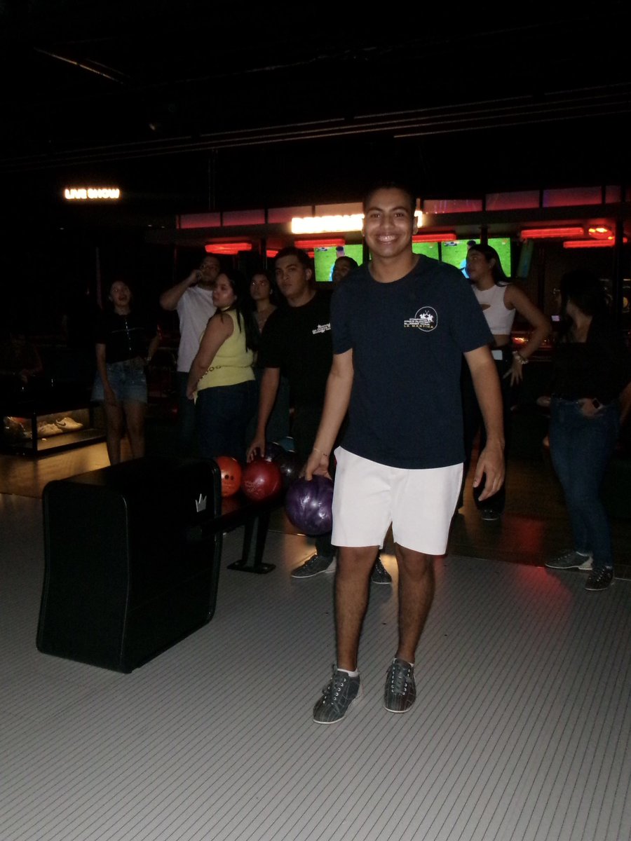 Jesubr1's tweet photo. Spinning Center Club 🎳👟 https://t.co/O6wbBDRrYi