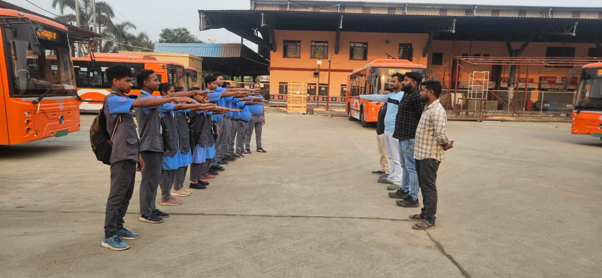 CRUT_BBSR's tweet photo. A promise before every outshedding in the Morning.
our captains and guides gather every morning to take an oath. committing themselves to discipline, safety, and excellent service for every passenger.
@HUDDeptOdisha @CMO_Odisha
#morningoath #SafeTravel #TeamCommitment https://t.co/iZMMmsZ4f0