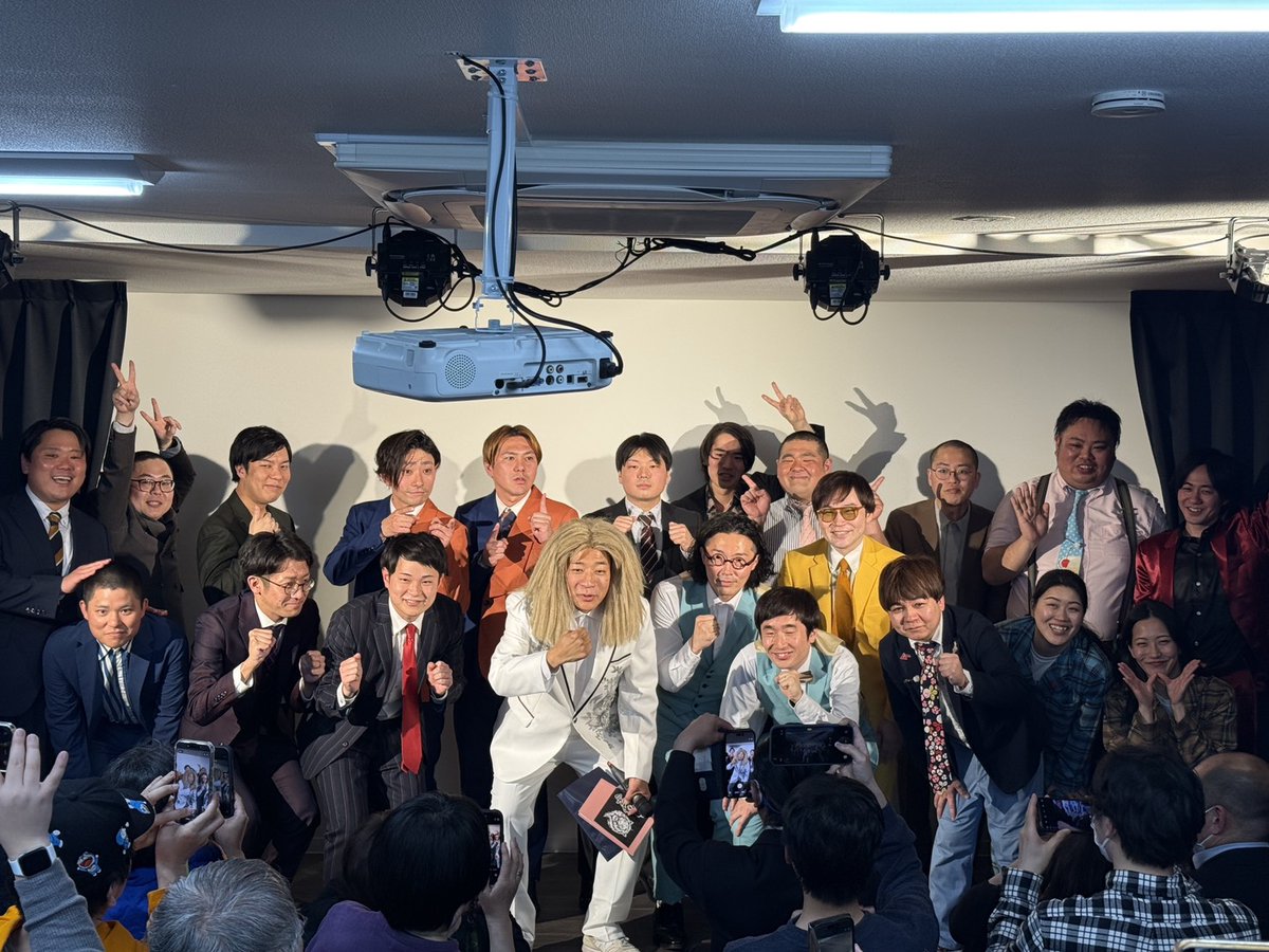 99999999999999q's tweet photo. 昨夜は白獅子へのご来場ありがとうございました！

1位でした✨

昨日はゲストのトムブラウンさんに久しぶりにお会いして、激を飛ばしてもらい、気合が入りました💪🙇‍♂

我々の熱はどこまで皆さんに届いているでしょうか🔥

白獅子は
4/21、5/27

※4月は我々は休演です

https://t.co/HrAHCZGh0M https://t.co/5V9aDtjFMP