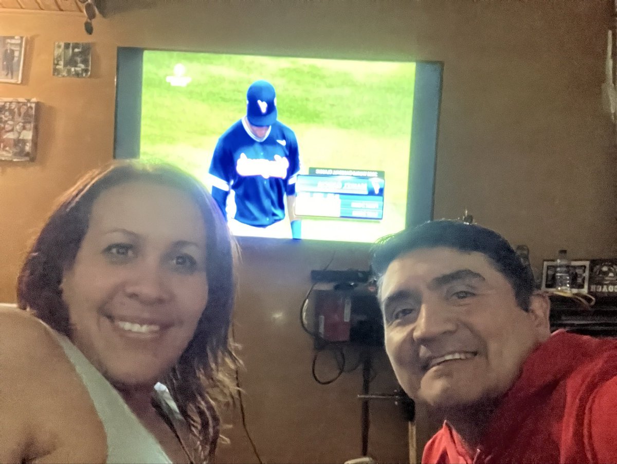 AGuevaraJr's tweet photo. @Canal_Televen Desde Bogotá, apoyando a Venezuela #beisbolxteleven https://t.co/c3viwGTAAs