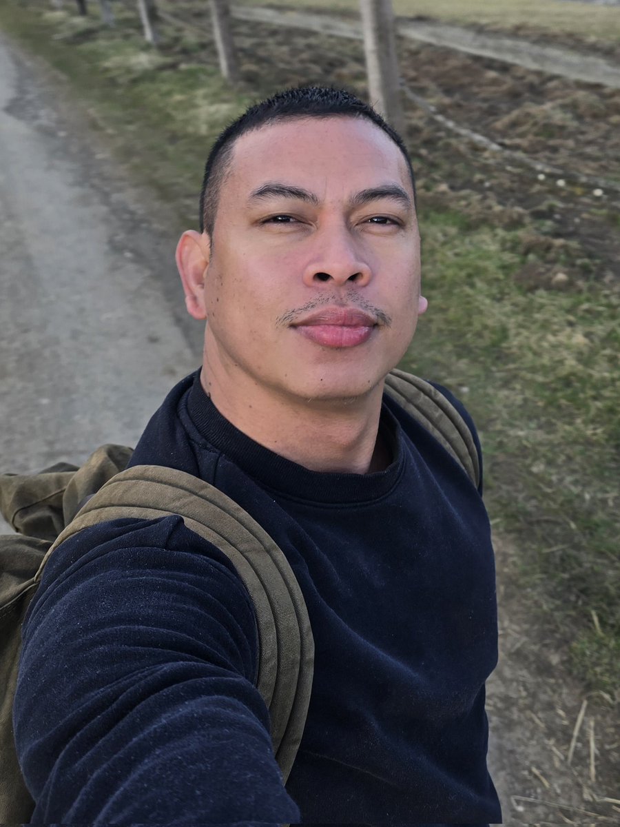 Oliversamnow's tweet photo. Walking 🚶‍♂️ https://t.co/mX1PninKGG