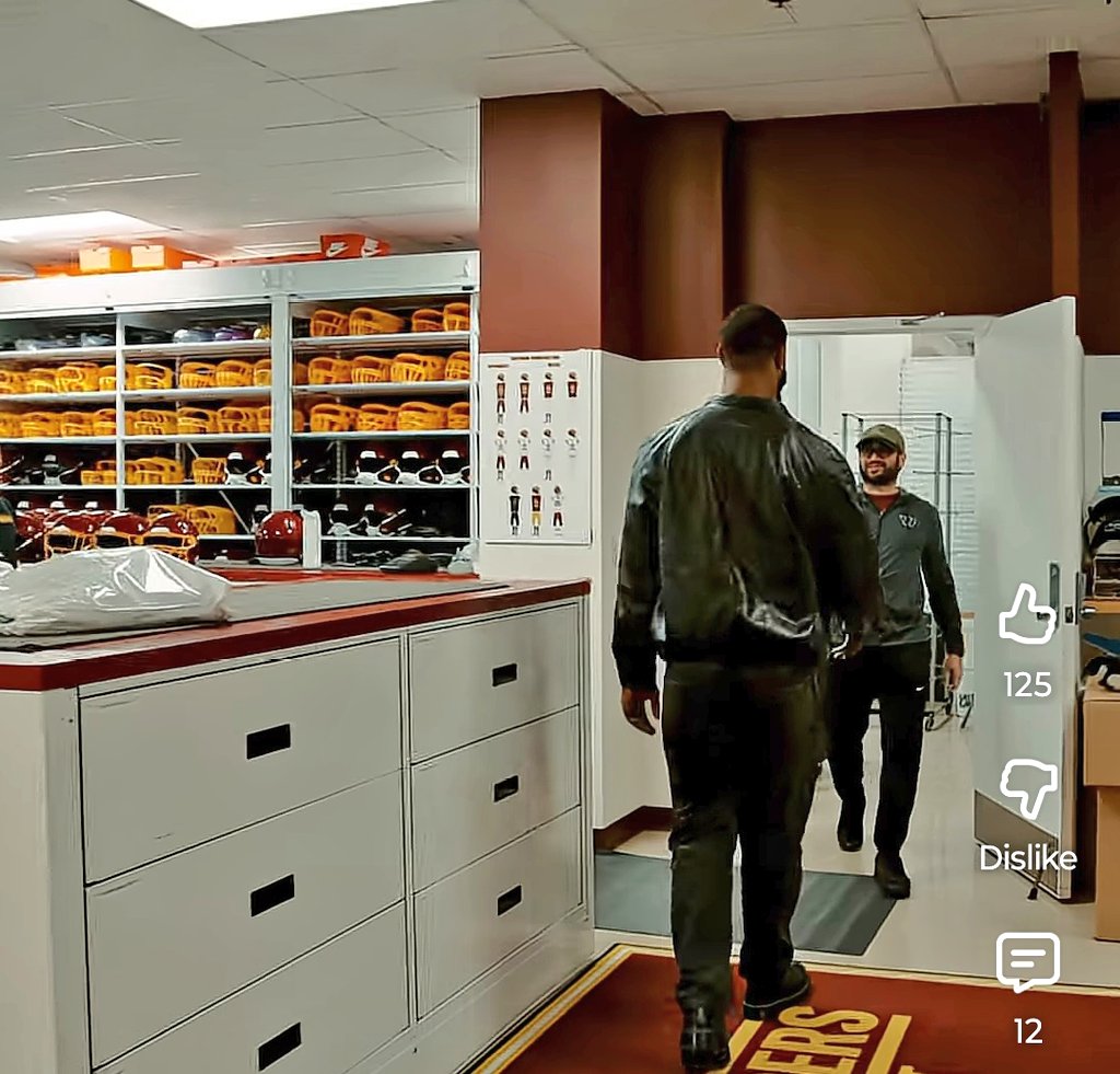 FB_Helmet_Guy tweet media