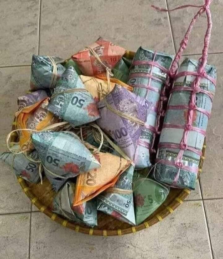 Jonglseong's tweet photo. @Jeongiar dd parsel lebarannya diisi eskrim dari australia mau gak? gak lupa thr nya ketupat duit. atau nanti kalau minta bungkus sim jaeyun bisa pph aturi. 🐨🎀 https://t.co/NABK3Atvz4
