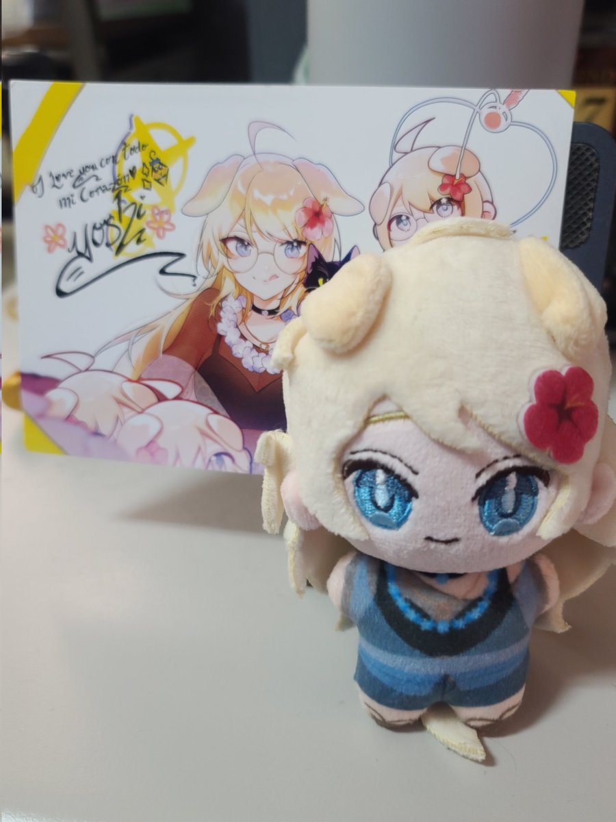 LyaasDesu's tweet photo. My chibi @YoshiSenpai8 is finally home, it's so cute I'll make sure it has a nice place to sit on my desk

#YoshPlush1k https://t.co/6DOt9IomA8