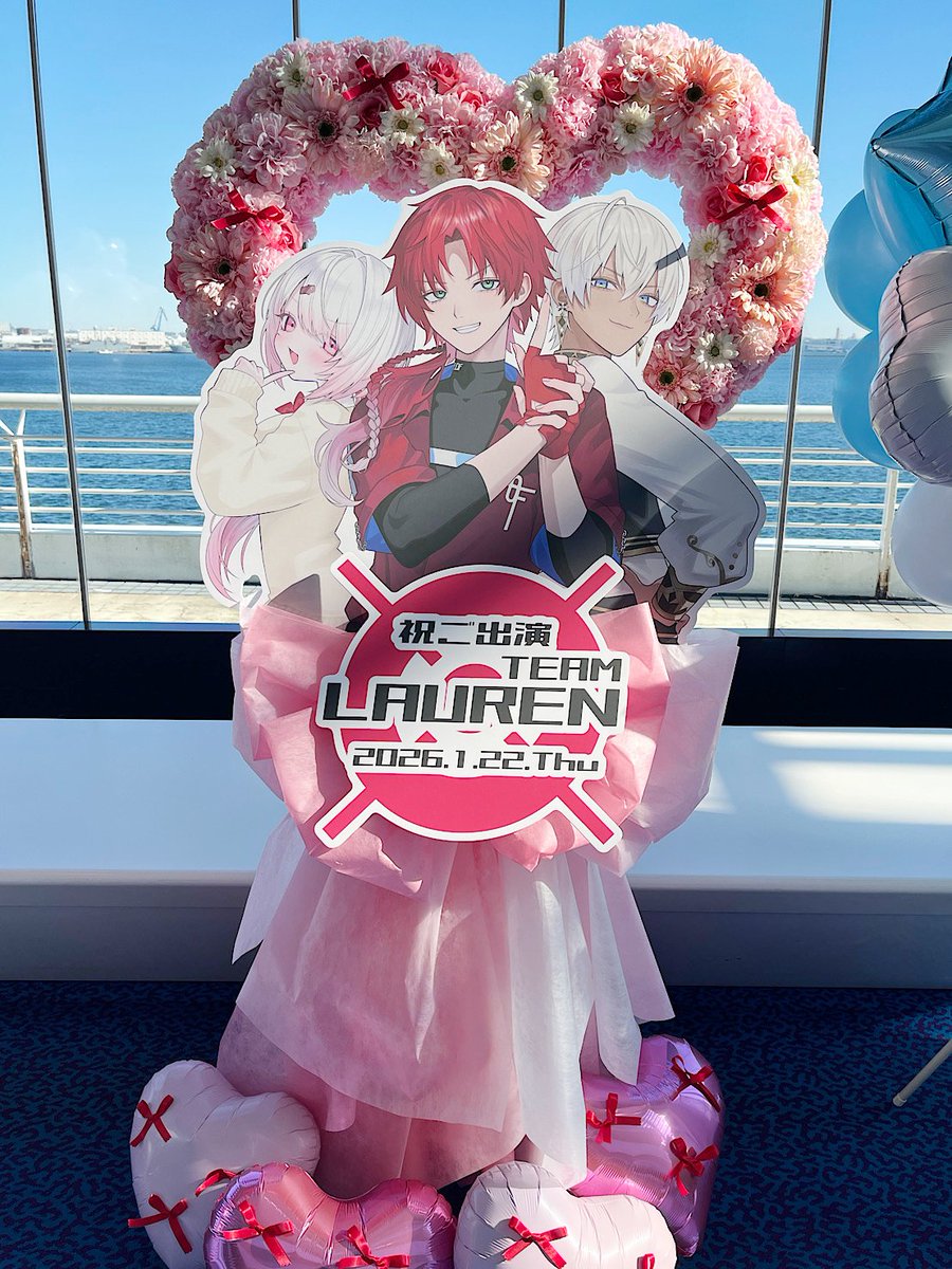 【ピンクのハートリース】
アーティフィシャルフラワー（造花）のスタンド花です。
様々なピンクのお花に白いお花と赤いリボンを挿し色。
足元のバルーンもかわいいデザインです。
#teamlauren