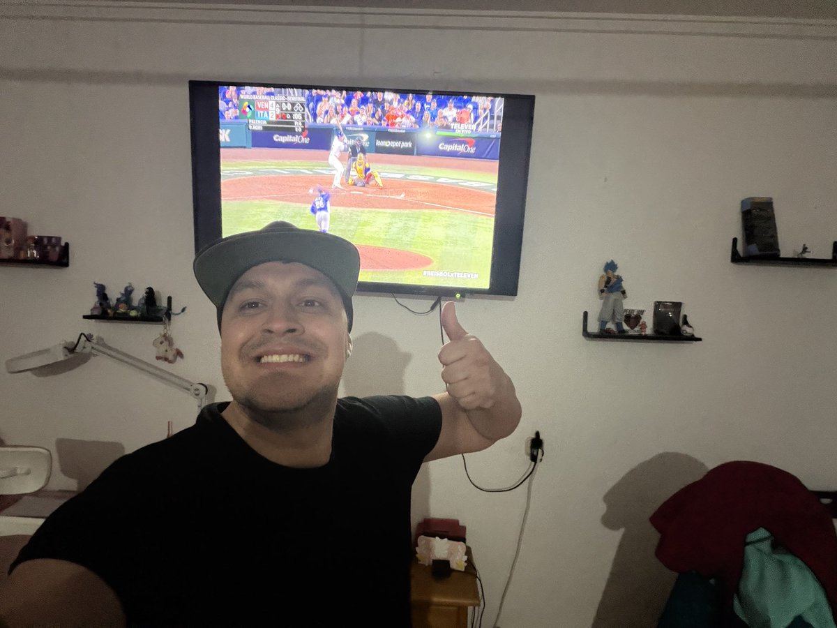 GerardoEstereo's tweet photo. @Canal_Televen desde Valencia España #BEISBOLxTELEVEN https://t.co/NkDzWUzqjo