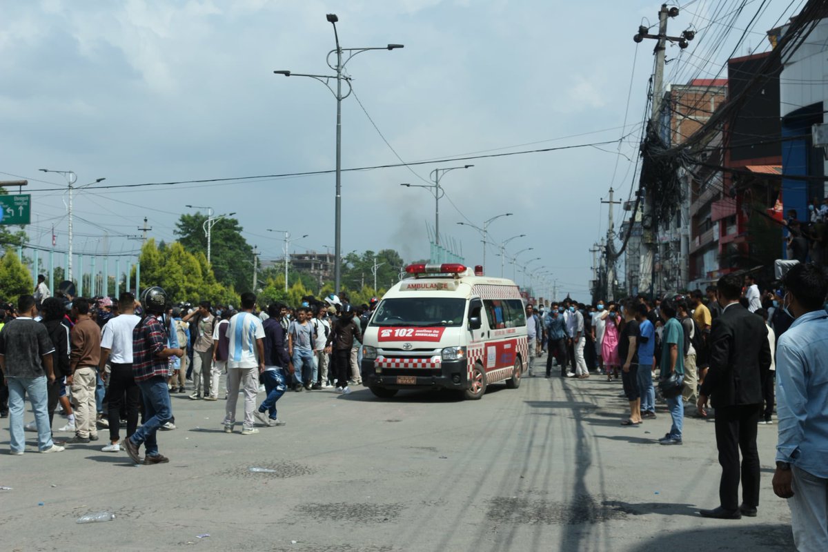 vyonzone's tweet photo. “Concerned for safety, I retreated to safer ground as police began firing heavily. Protesters scattered, the mob turned violent, and vehicles were torched, while ambulances ran to and fro carrying the injured protesters.” https://t.co/nmhuX4gq7x