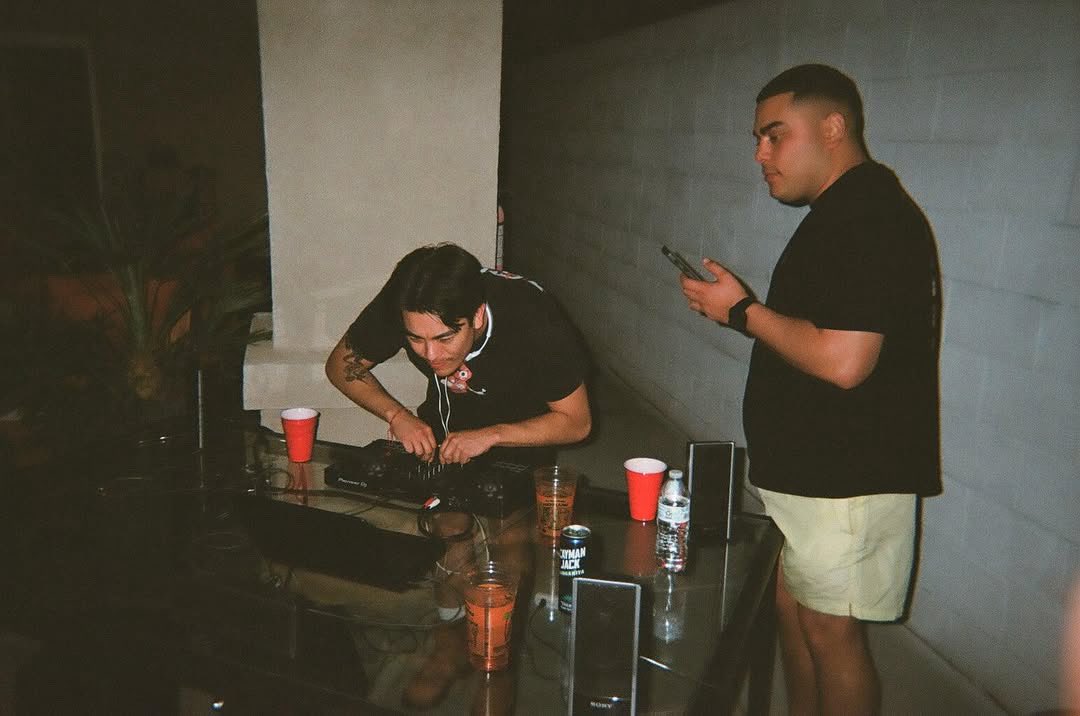 lost_boyss__'s tweet photo. Joshua Tree Airbnb House party 😎 https://t.co/JjpJxhHDEP