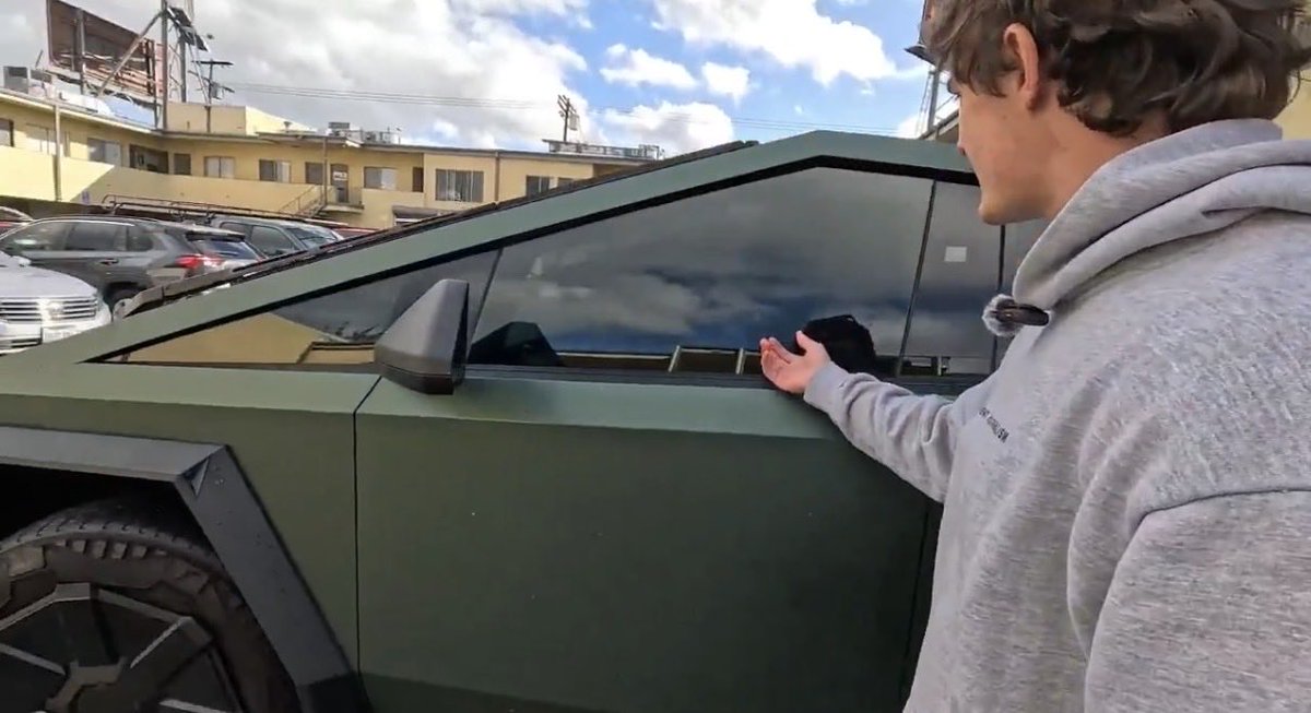 Right Side And Free tweet media