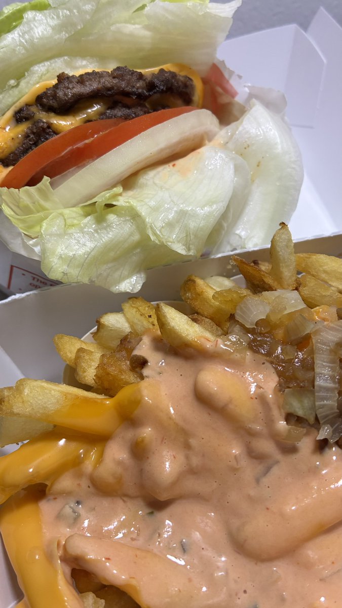 323trishh's tweet image. got my free in n out ~~