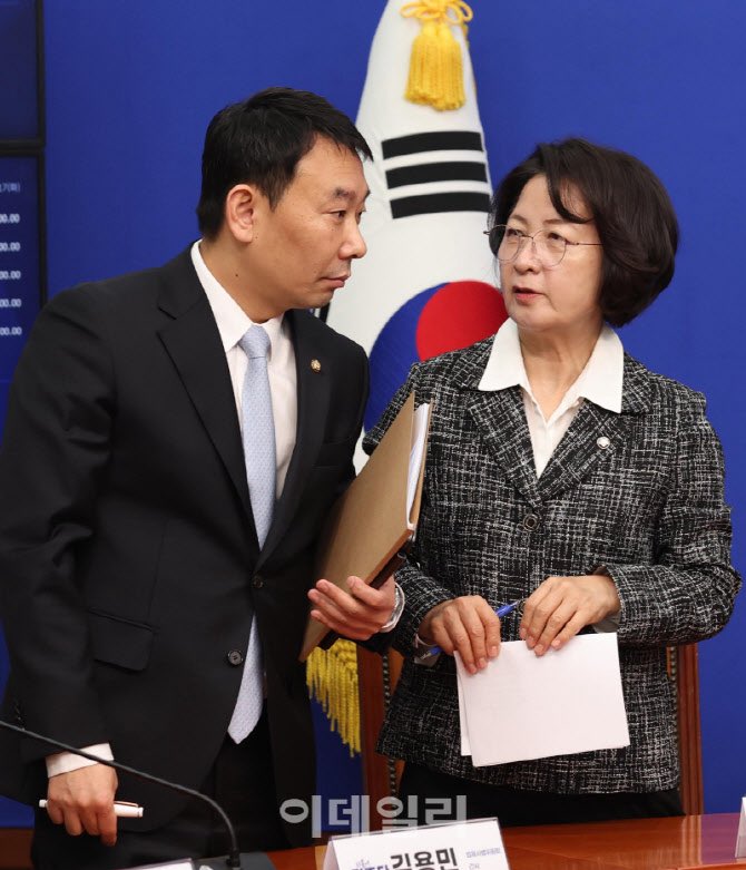 진짜 친명은
입으로 떠들지 않습니다 
행동으로 보여주죠
정청래
추미애
김용민