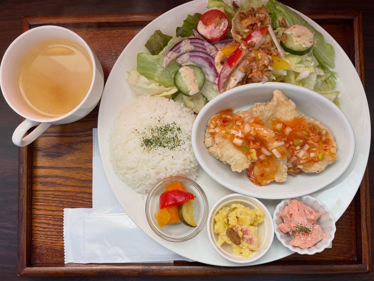 cafe_tamon's tweet photo. 3月16日〜3月31日のランチメニューです。

プレート→チキン唐揚げ
　　　　　スイートチリソース

ドリア→ラタトゥイユのクリームドリア

カレー→チキンカレー

3月23日(月)27日(金)お休み致します。 https://t.co/pEbQ8MoJud