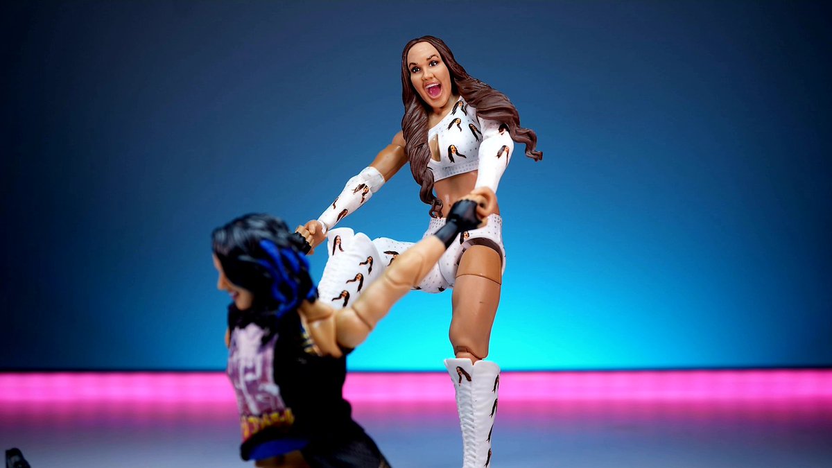FwciE's tweet photo. #ChelseaGreen looks damn good! 

@RingsideC  

can you spot the cameohausen.

@DanhausenAD https://t.co/uKfWAuxEtj