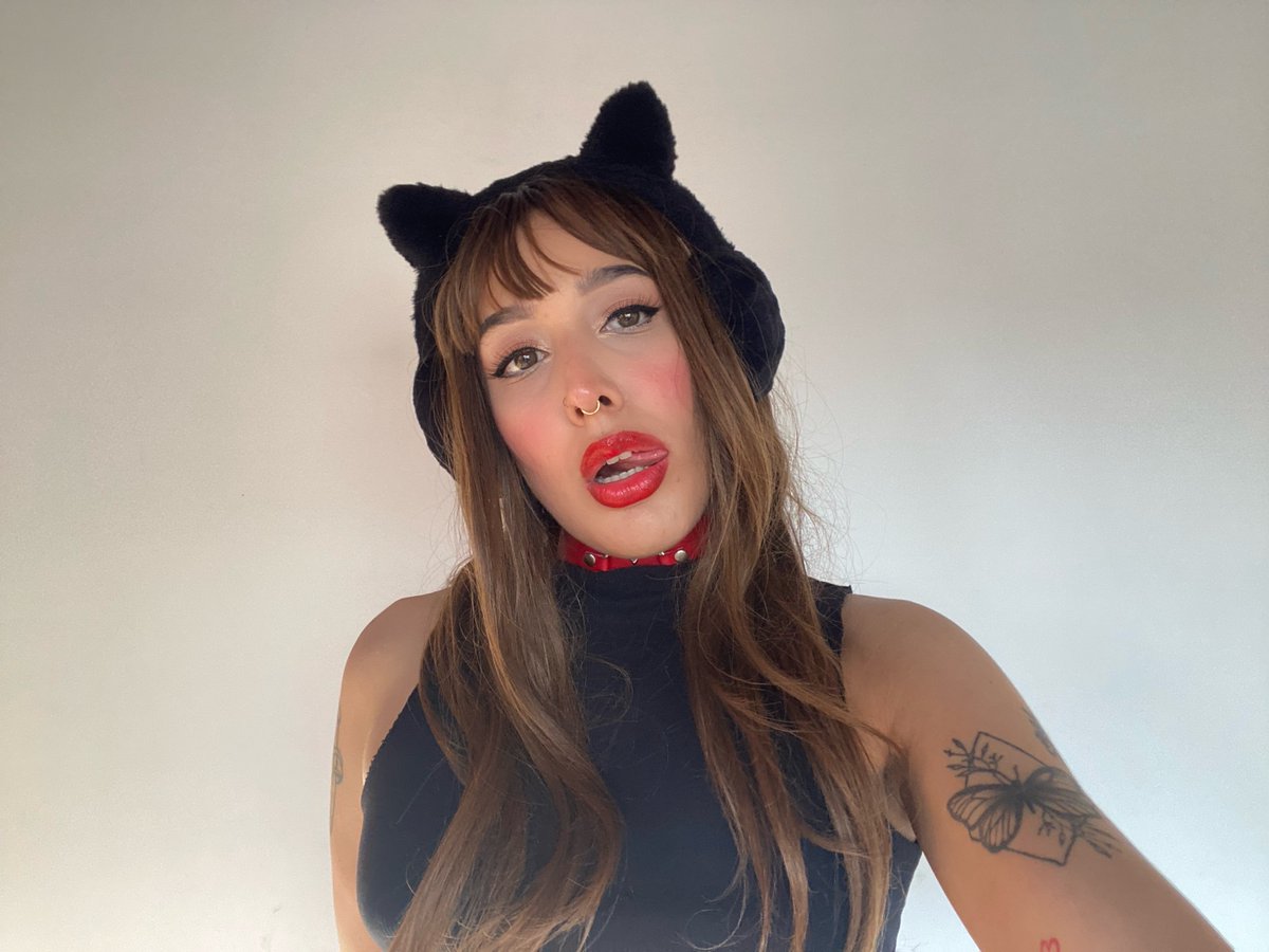 sweet bloom🖤 tweet media