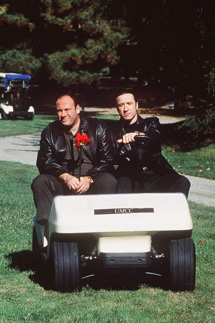 timelesscultr's tweet photo. Tony Soprano and Furio. ⛳️ 

The Sopranos, 2001. https://t.co/JNHCwUeeBJ